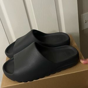 *NEW* Onyx Yeezy Slide